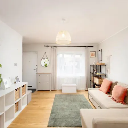 Modern Family House Sleeps 5 Free Parking - Pass The Keys *