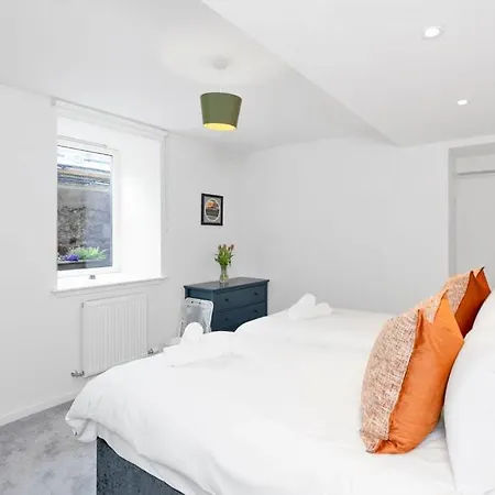 Guestready - Elegant 2bed Haven With Private Patio 3* Edinburgh
