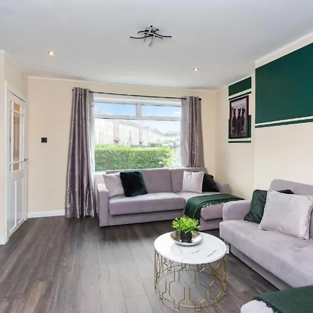The Urban Nest - Vibrant 3 Bed With Garden *