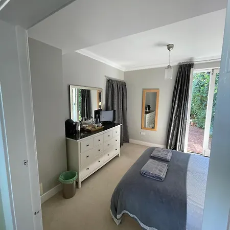 فندق مبيت وإفطار Private En-suite Room, Self Check In 3*