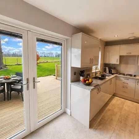 With Great Views And Outdoor Deck 3*