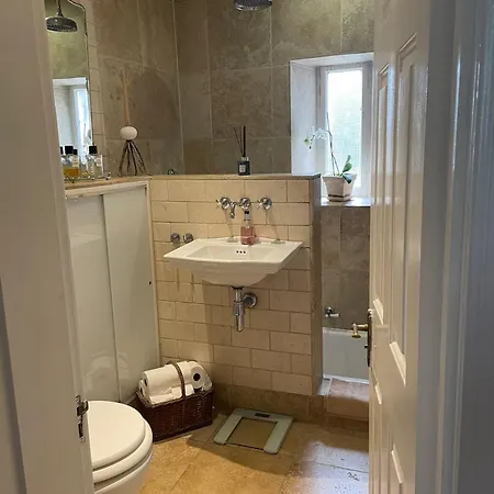 Small Charming Single Bedroom In A Victorian House From 1885 Quarto em Acomodações Particulares *
