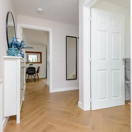 بيت للعطل Spacious 5-bed Parking & Garden إدنبرة