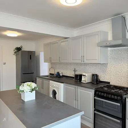 Vakantiehuis South Edin Family Haven 2 & Courtyard *
