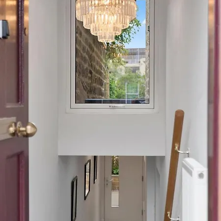 Pensión Guestready - Elegant 2bed Haven With Private Patio