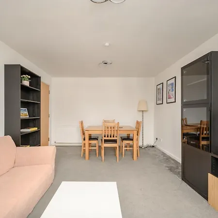 Pentland Hills Views - Cosy In Shared - エディンバラ