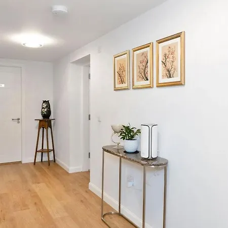 Guestready - Elegant 2bed Haven With Private Patio Gasthof Edinburgh