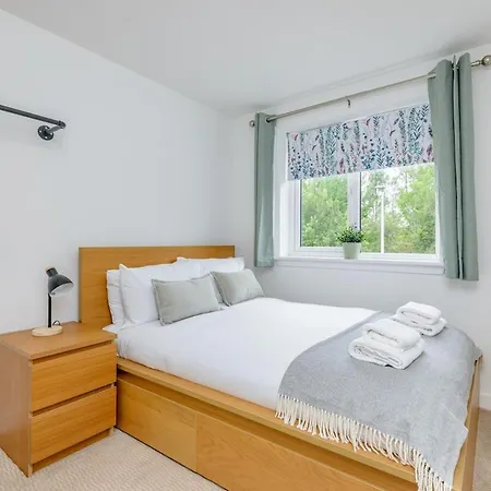 Spacious 5-bed Parking & Garden * إدنبرة