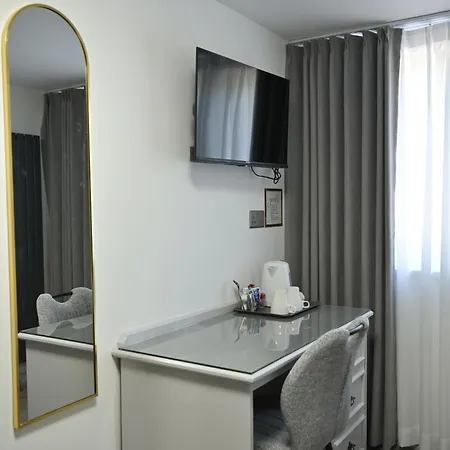Lavender Guest House, Near Royal Infirmary, 3*