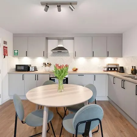 Guestready - Elegant 2bed Haven With Private Patio Edimburgo