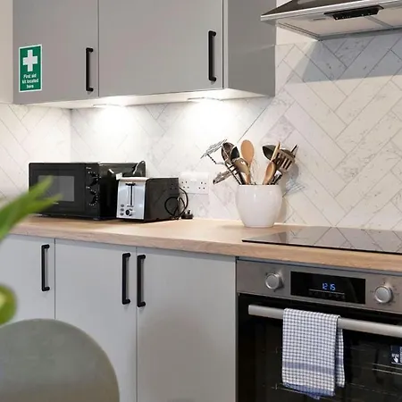 Guestready - Elegant 2bed Haven With Private Patio