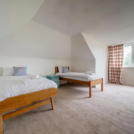 Durhams House Sleeps 7 5 Beds, Free Parking * Edinburgh