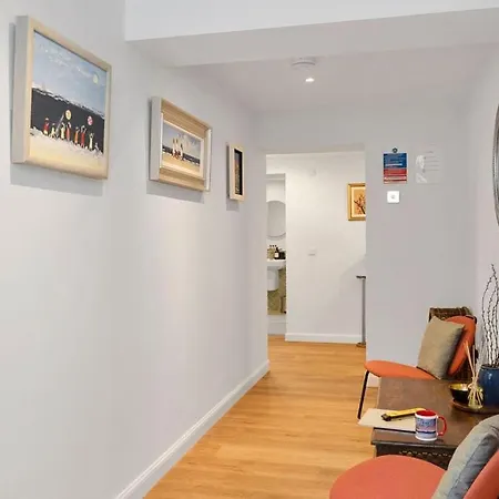 Guestready - Elegant 2bed Haven With Private Patio Gasthof Edinburgh