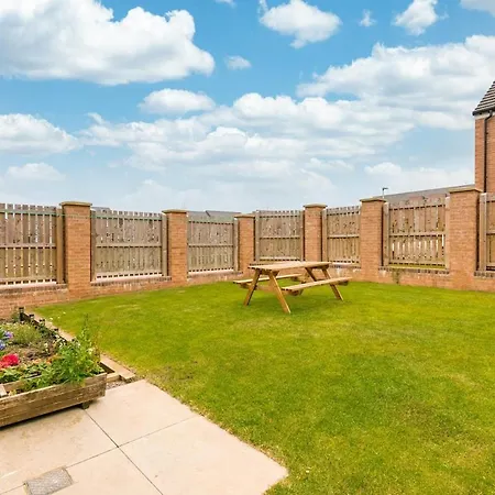 Spacious 5-bed Parking & Garden إدنبرة