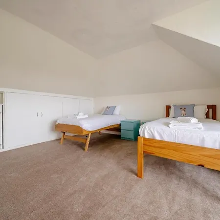 Ferienhaus Durhams House Sleeps 7 5 Beds, Free Parking