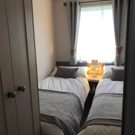5 Roxburgh Court *
