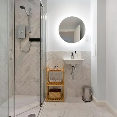 Guestready - Elegant 2bed Haven With Private Patio Pensión Edimburgo