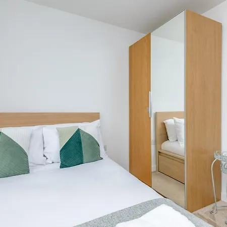 Spacious 5-bed Parking & Garden إدنبرة