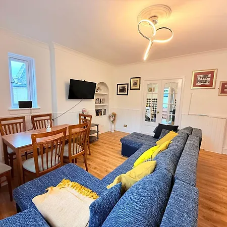 Vakantiehuis South Edin Family Haven 2 & Courtyard