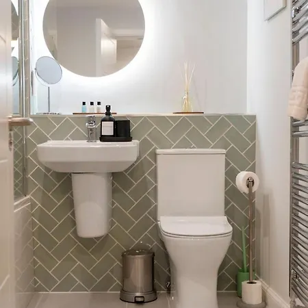 Guestready - Elegant 2bed Haven With Private Patio Edinburgh