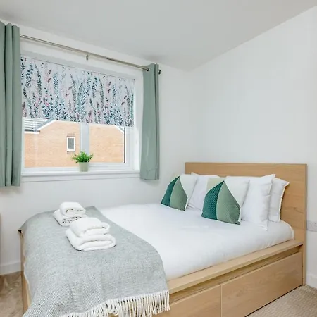 度假居 Spacious 5-bed Parking & Garden *