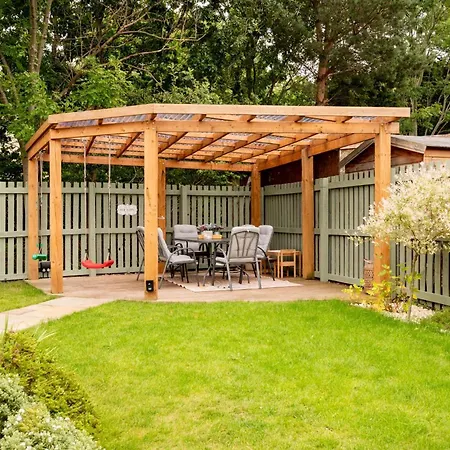 Modern Family House Sleeps 5 Free Parking - Pass The Keys *