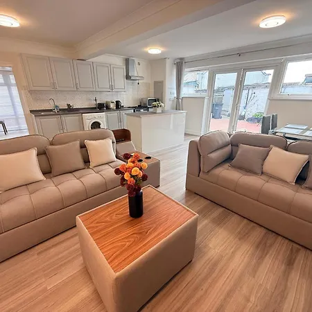 South Edin Family Haven 2 & Courtyard Vakantiehuis *