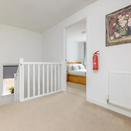 Spacious 5-bed Parking & Garden * إدنبرة