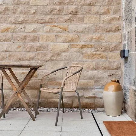 Guestready - Elegant 2bed Haven With Private Patio Pensión Edimburgo