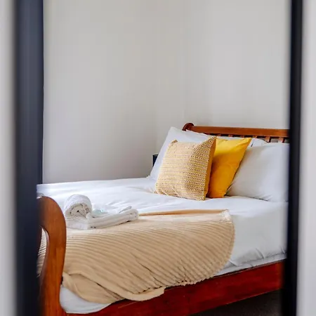 Durhams House Sleeps 7 5 Beds, Free Parking
