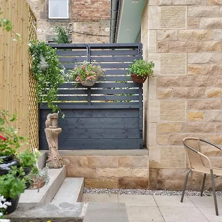 Guestready - Elegant 2bed Haven With Private Patio 3*
