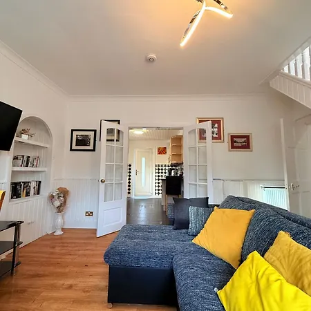 South Edin Family Haven 2 & Courtyard *