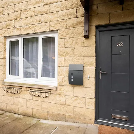 Modern Family House Sleeps 5 Free Parking - Pass The Keys * Edinburgh