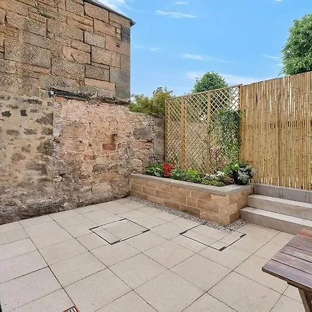 Guestready - Elegant 2bed Haven With Private Patio Gasthof Edinburgh
