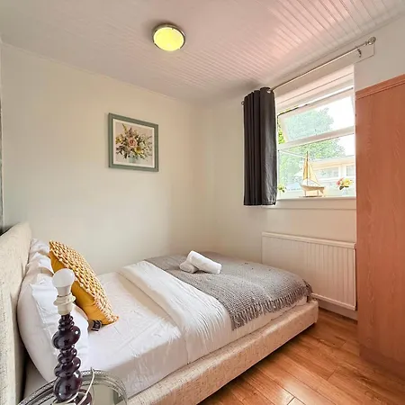 South Edin Family Haven 2 & Courtyard *