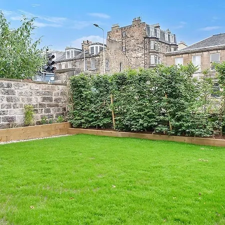 Gasthof Guestready - Elegant 2bed Haven With Private Patio