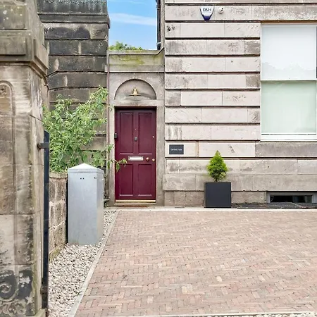 Guestready - Elegant 2bed Haven With Private Patio