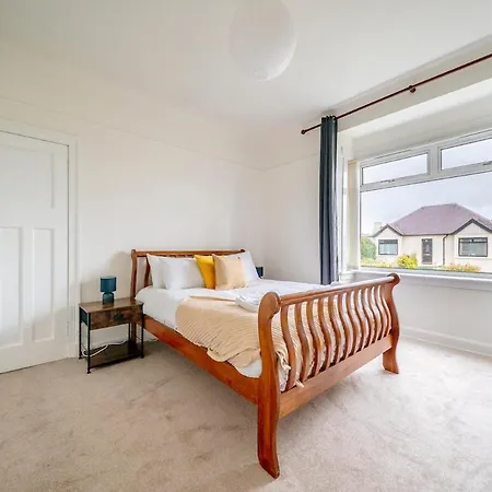Durhams House Sleeps 7 5 Beds, Free Parking * Edinburgh