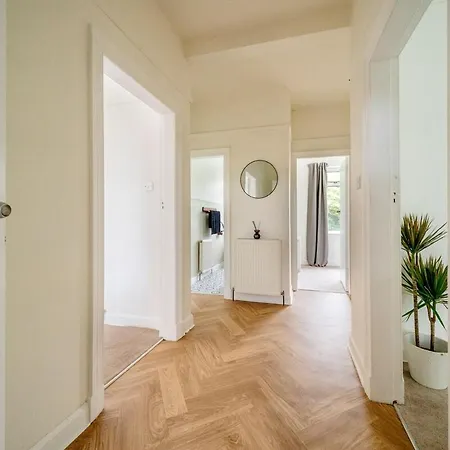 Durhams House Sleeps 7 5 Beds, Free Parking * Edinburgh
