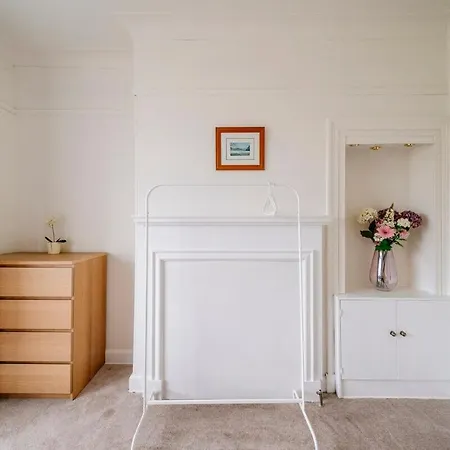 Durhams House Sleeps 7 5 Beds, Free Parking * Edinburgh