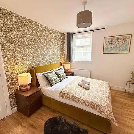 Vakantiehuis South Edin Family Haven 2 & Courtyard *