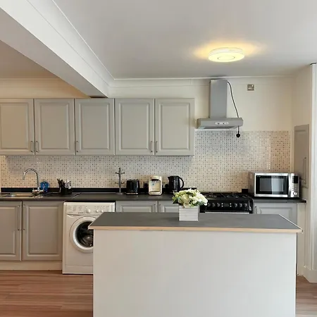 Vakantiehuis South Edin Family Haven 2 & Courtyard *
