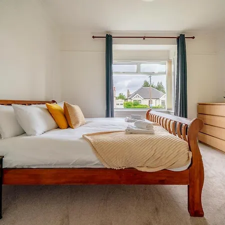 Durhams House Sleeps 7 5 Beds, Free Parking *