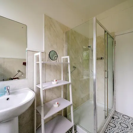 Durhams House Sleeps 7 5 Beds, Free Parking Ferienhaus