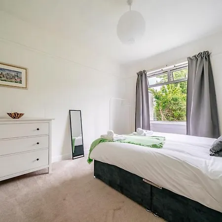 Ferienhaus Durhams House Sleeps 7 5 Beds, Free Parking *