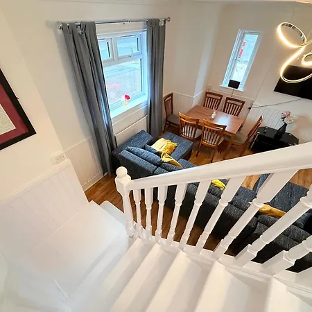 Vakantiehuis South Edin Family Haven 2 & Courtyard Edinburgh