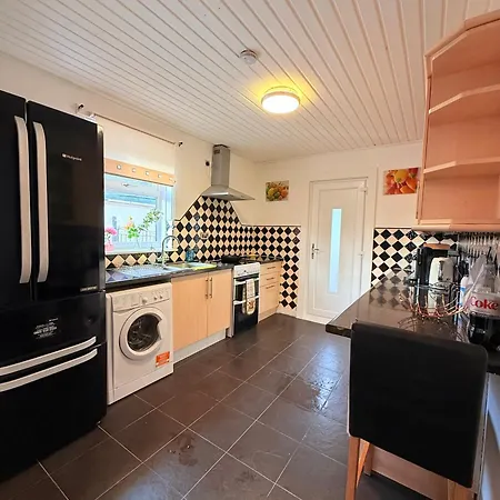 Vakantiehuis South Edin Family Haven 2 & Courtyard *