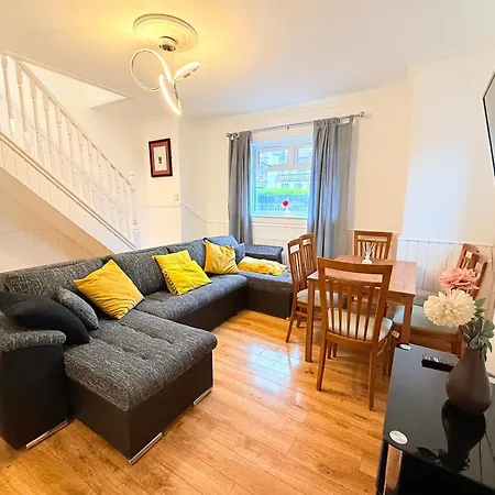 Vakantiehuis South Edin Family Haven 2 & Courtyard *