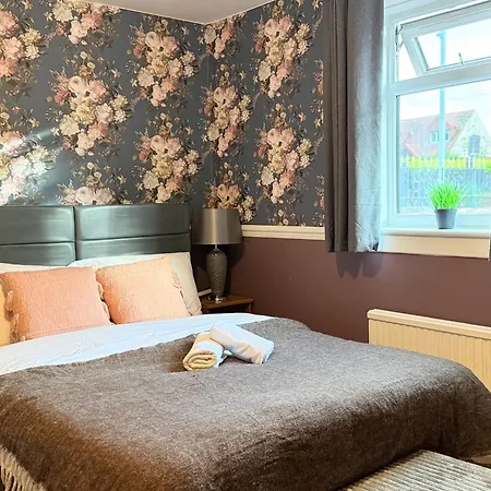 South Edin Family Haven 2 & Courtyard Vakantiehuis