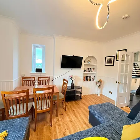 South Edin Family Haven 2 & Courtyard Vakantiehuis Edinburgh